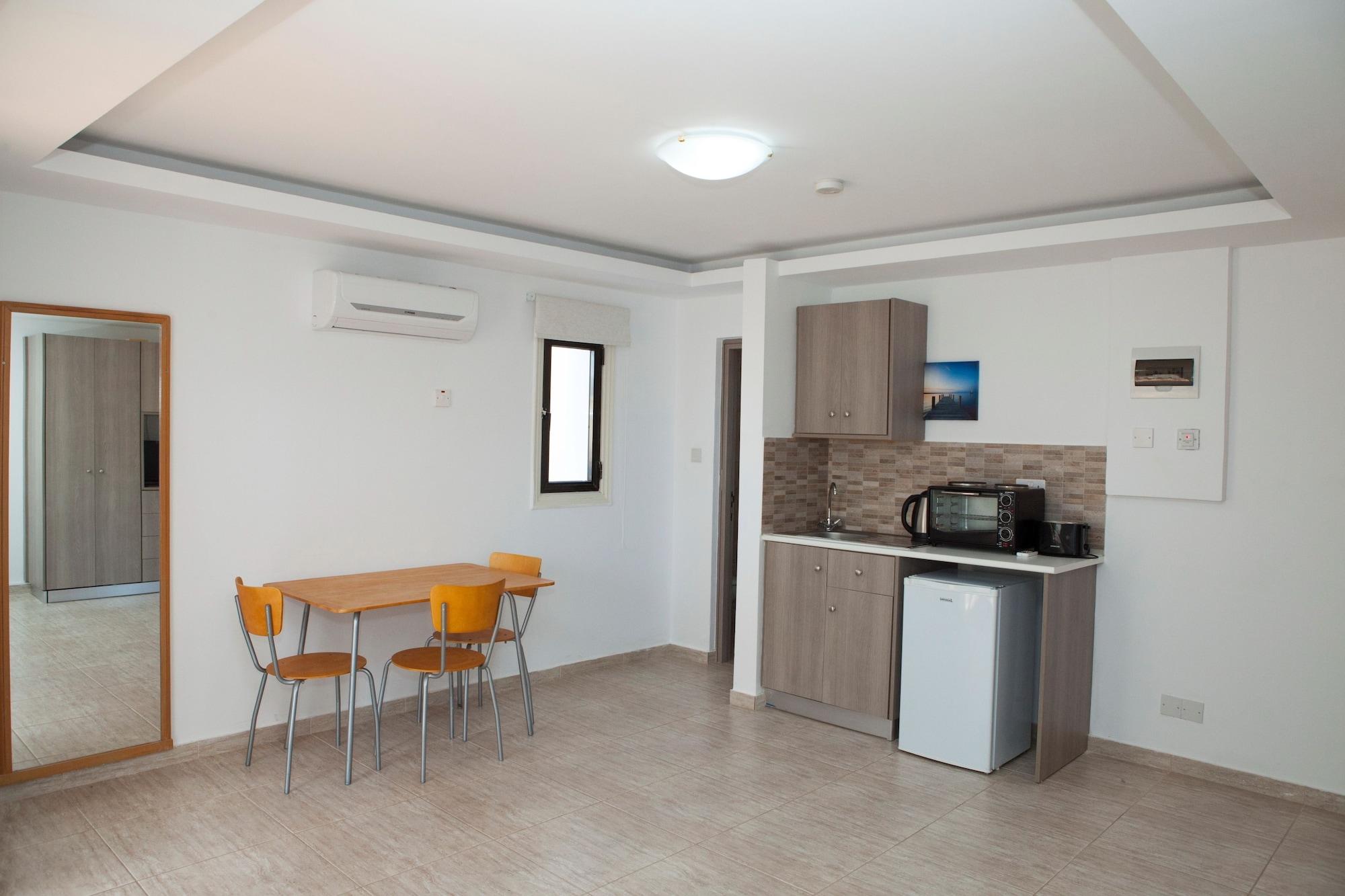 Alecos Aparthotel 3*