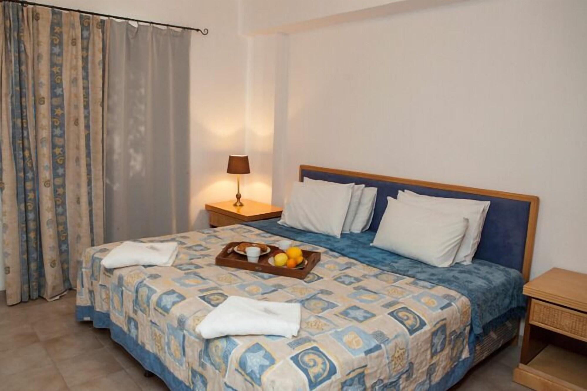 Alecos Aparthotel 3*
